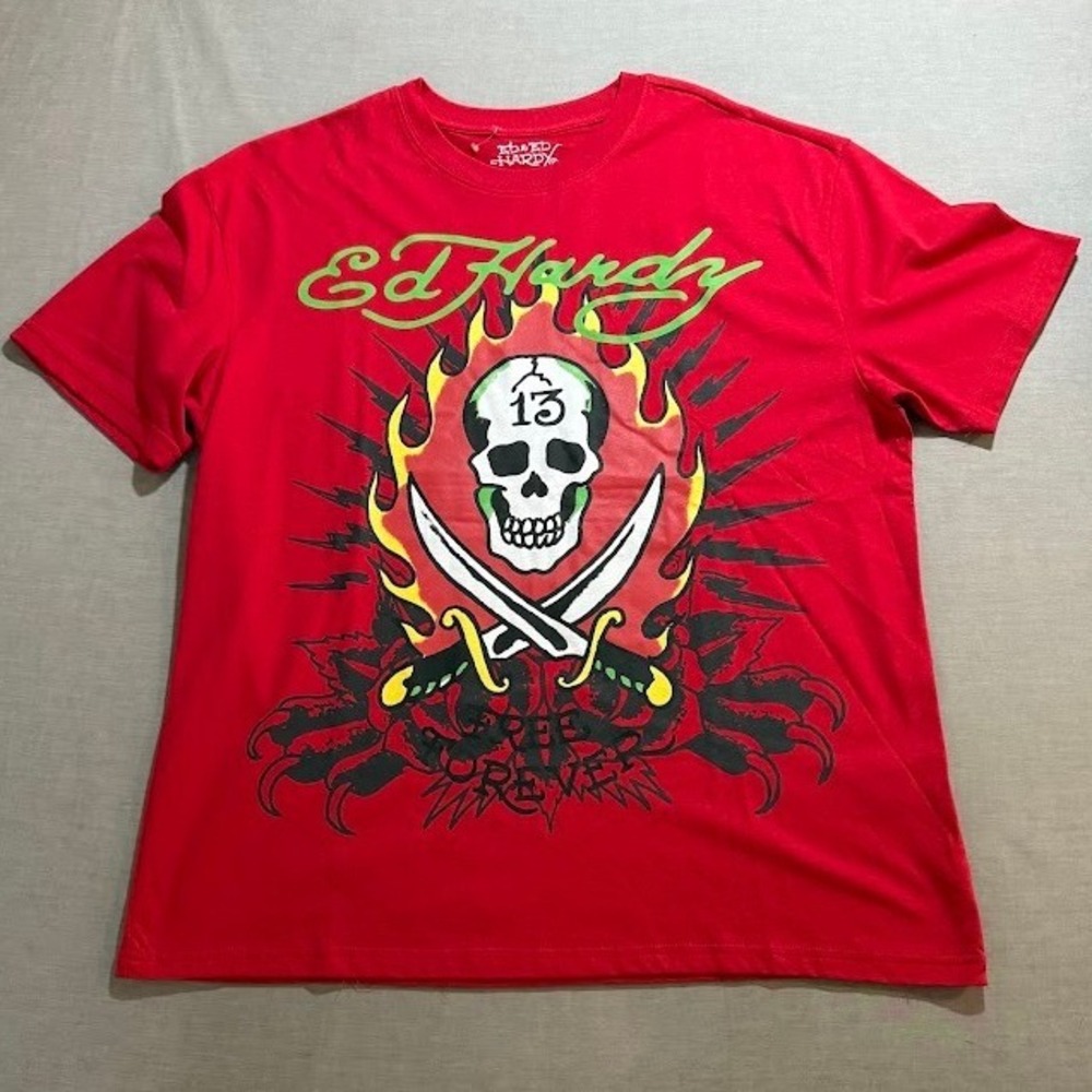 Ed Hardy Red Skull Dagger Flames T Shirt Size L Short Sleeve Tee NWOT.